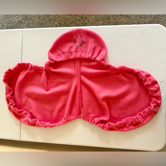 Pink saddle cover with embroidered horseshoe - Picture 3 of 5